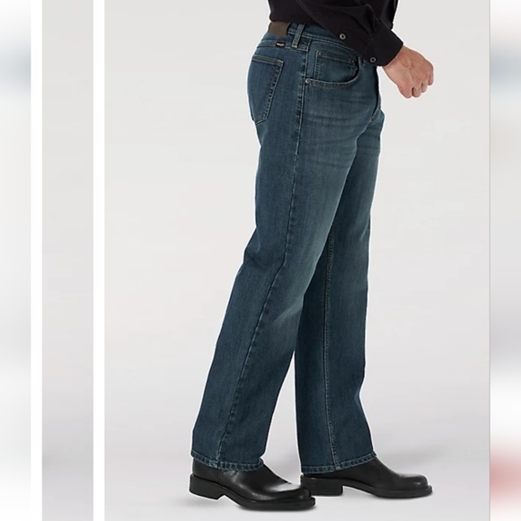 Wrangler Mens Jeans Size 42 Relaxed Fit Distressed Denim - Picture 1 of 11